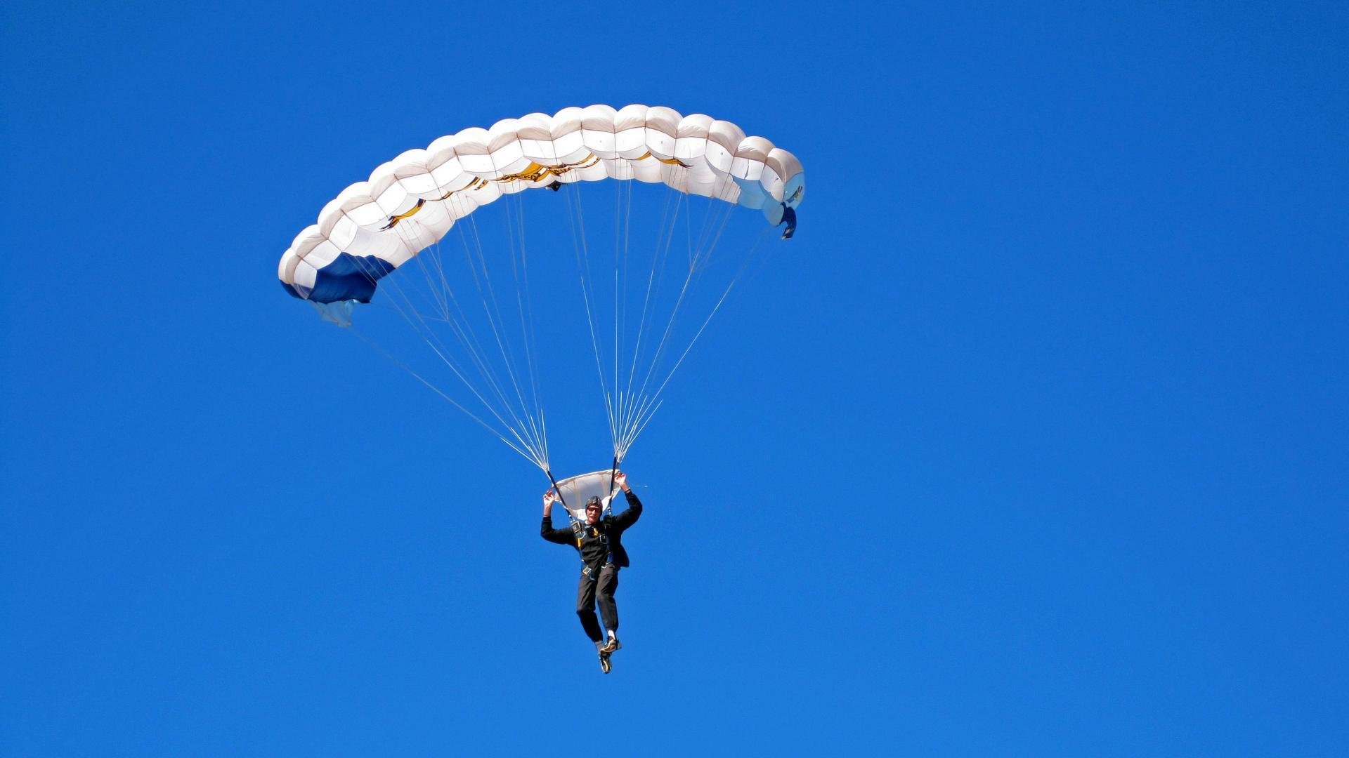 “萨尔·巴赫在南非队的领导地位稳步上升”